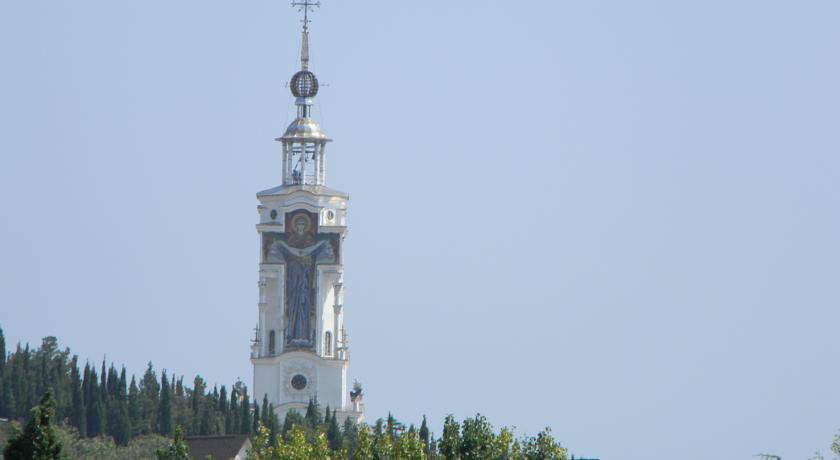 Гостиница Tenistyy Dvorik at Fruktovaya Street Малореченское-86